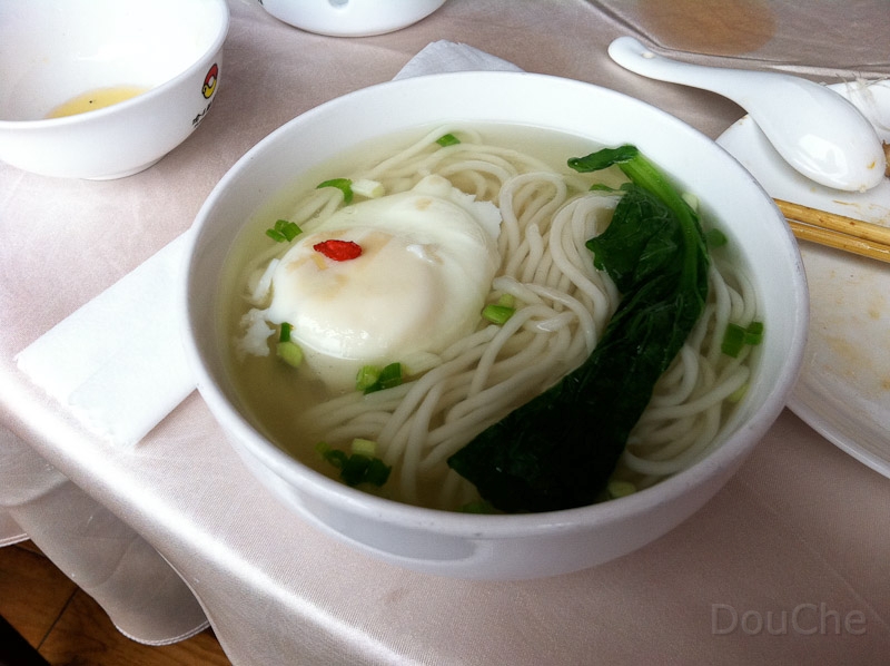 IMG_0851.jpg - Long life noodle with egg ... somebody's birthday